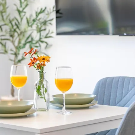 Modern And Stylish 2: Terrace And Pool Apartament *
