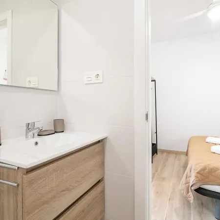 Modern And Stylish 2: Terrace And Pool Apartament